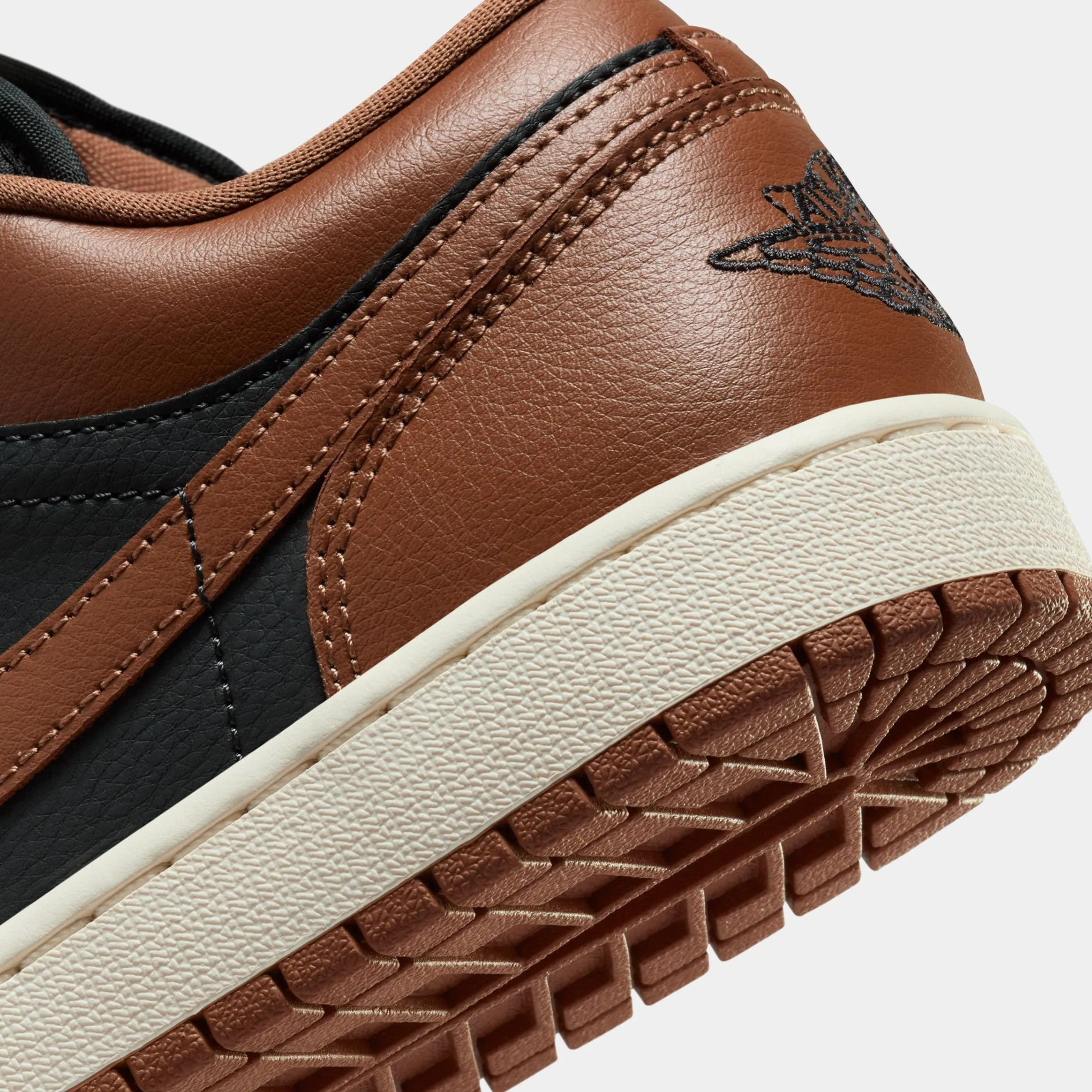 Air Jordan 1 Retro Low Archaeo Brown Womens Lifestyle Shoes (Archaeo Brown/Black/Sail)