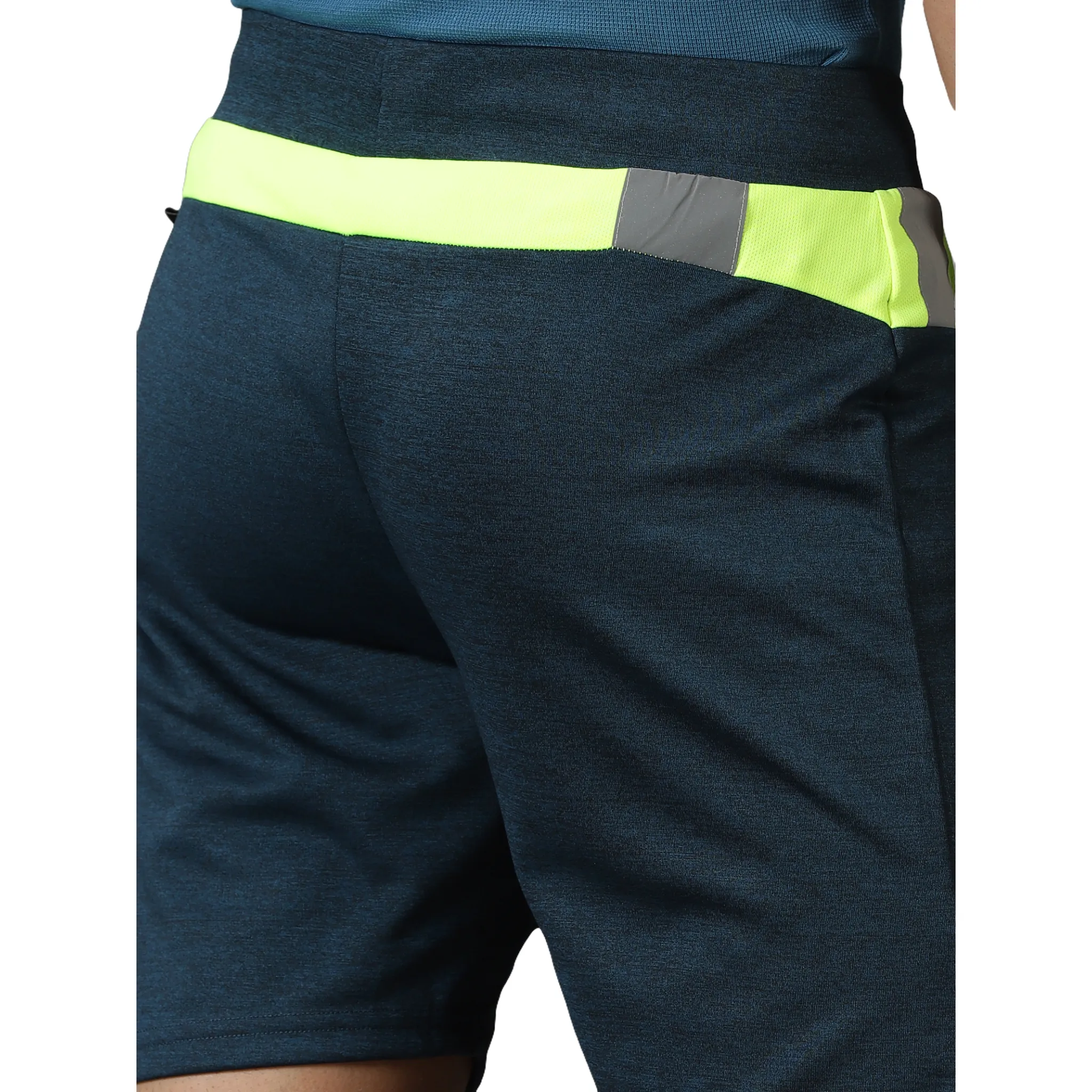 Men's Training Shorts with Elasticated waist & Zipper pocket.